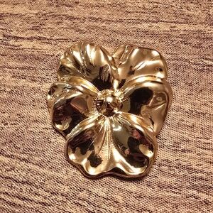 Vintage Jeri-Lou Signed Gold Tone Flower Scarf Clip